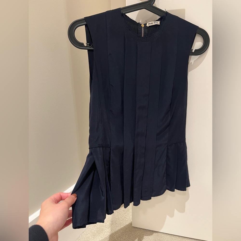 Miu Miu Dark Blue Pleated Top - Picture 2 of 14